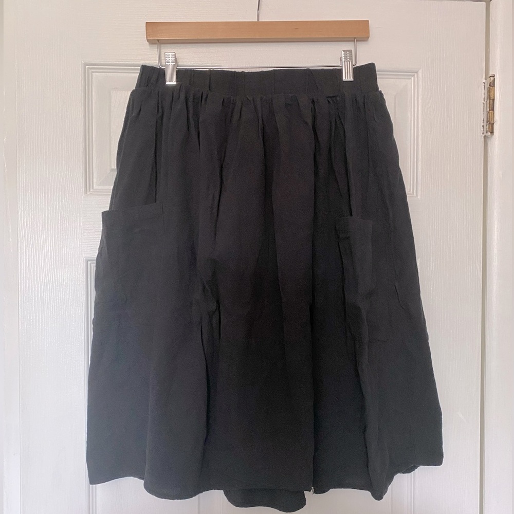 Black Midi Skirt with Pockets!